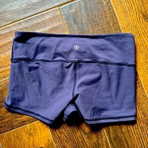 Reversible lululemon booty workout shorts size 6